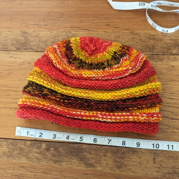 100% wool Nepalese hat with fleece lining - Picture 4 of 9